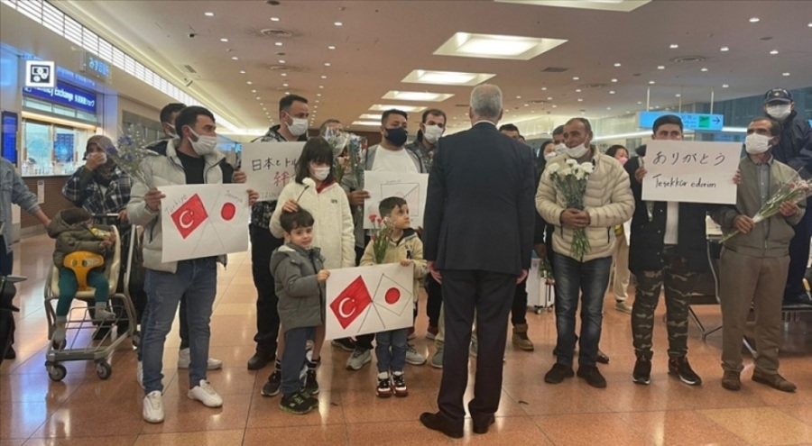 Ülkelerine dönen  Japon arama kurtarma ekibi havaalanında alkışlarla karşılandı