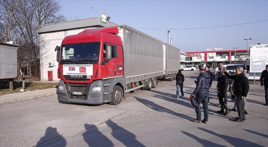 Sırbistan ve Bosna Hersek'ten deprem bölgelerine yeni yardım tırları