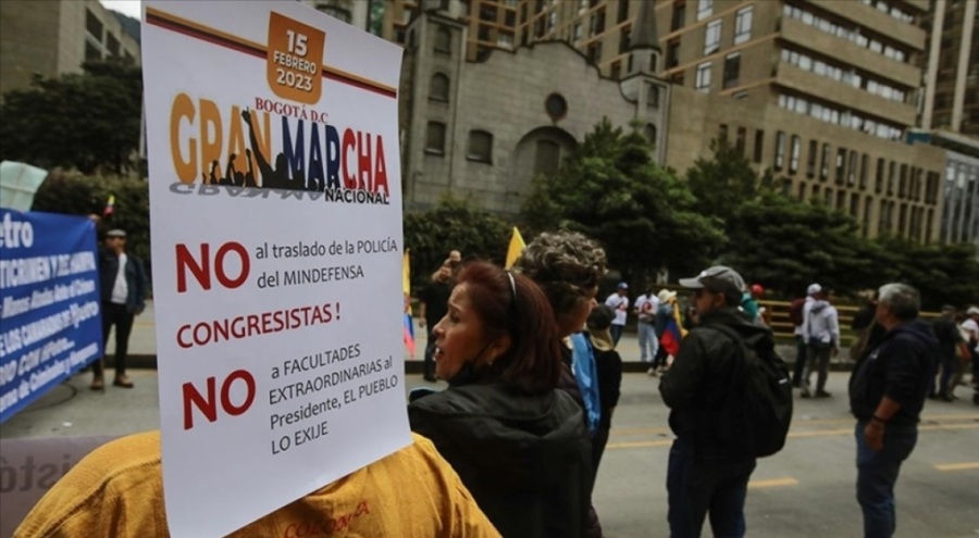 Kolombiya'da sağlık reformu yasası sloganlarla protesto edildi