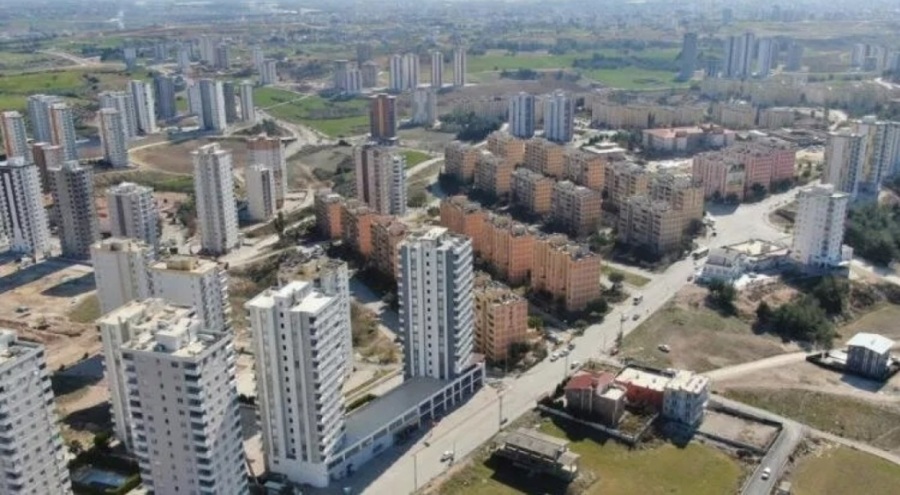 TOKİ'de çizik bile yok, yanı başındaki binalar ağır hasarlı