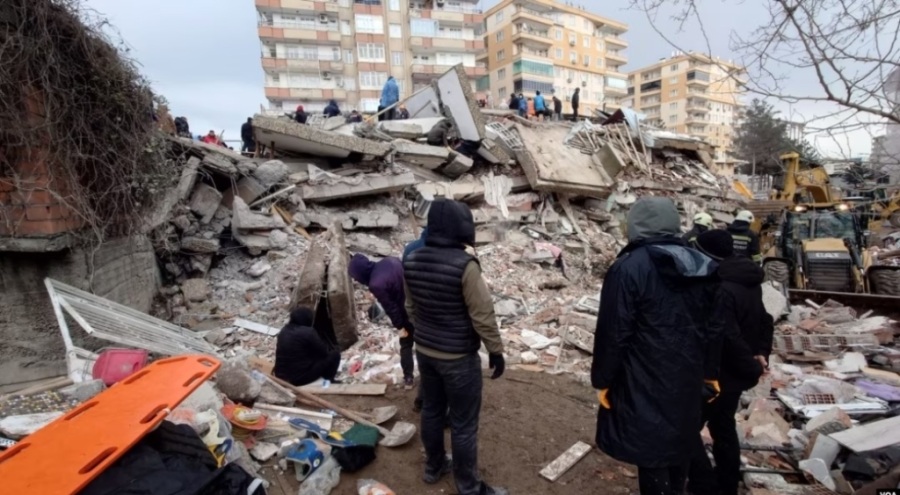 Depremzede: Çatılara bile devrilir korkusuyla sığınamıyorduk