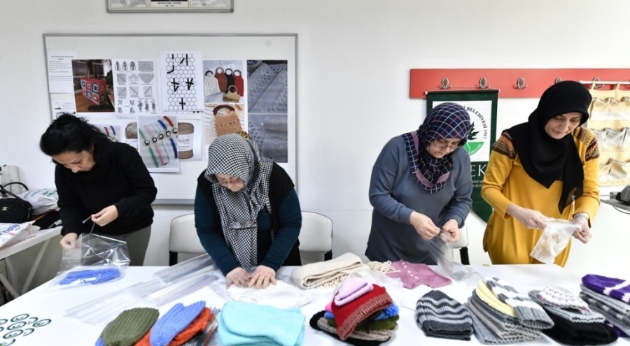 Bursa'da kursiyerlerden depremzedeler için dayanışma