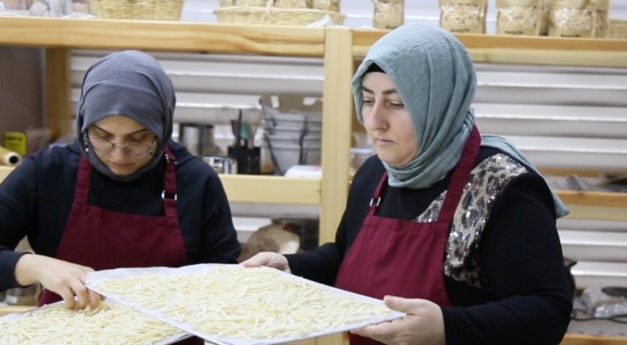 Bursa'dan çölyak hastası depremzedeler için erişte