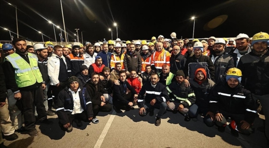 Bakan Dönmez,  Hatay'da madencilerle buluştu