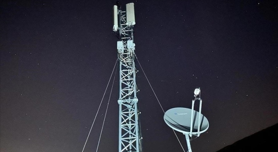Deprem bölgesine kurulan mobil baz istasyonu sayısının 400'ü aştığı duyuruldu