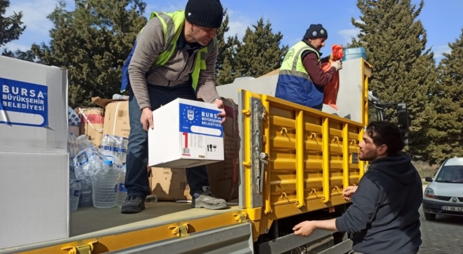 Deprem bölgesine Bursa'dan gönderilen yardımlar itinayla dağıtılıyor