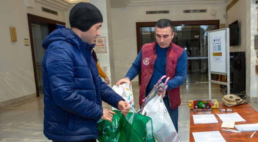 Bursalı çocuklardan akranlarına oyuncak bağışı