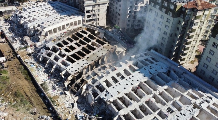 Rönesans Rezidans'la ilgili ağır iddia: Toplanma alanına çıkarılan onlarca kişi 2. depremde enkaz altında kalmış