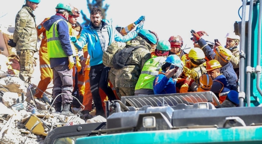 Atabey Apartmanı'nın müteahhidi Haydar Kurtar'ın da aralarında bulunduğu 5 müteahhit yakalandı