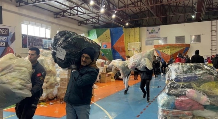 Bursa'da mobilyacılar depremzedeler için kampanya başlattı