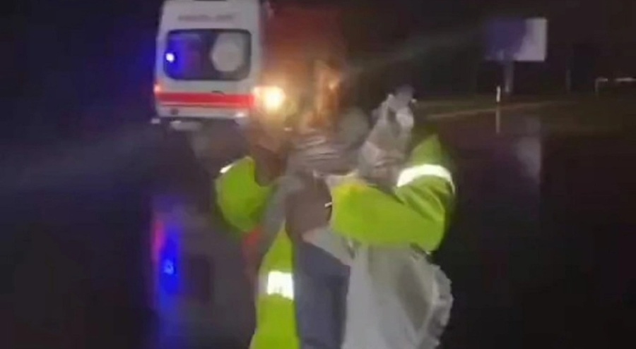 Enkazdan çıkan çocukla canlı yayın skandalı! Hayatını kaybetti iddiası