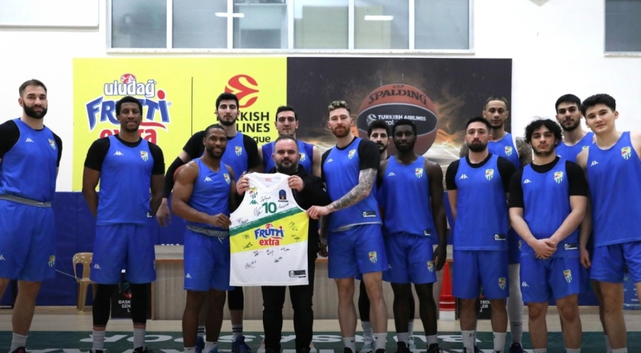 Onuralp Bitim'in forması 50 bin TL'ye satıldı