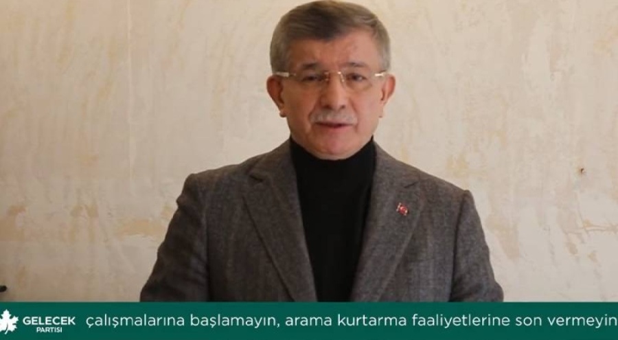 Davutoğlu: Hala canlı olabilir, enkaz kaldırma başlamamalı