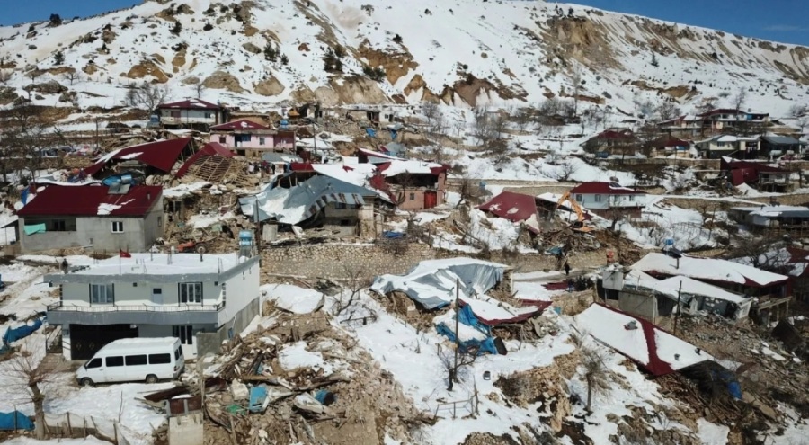 Kahramanmaraş'ta  depremin vurduğu köyde 130 evden geriye 20 ev kaldı...