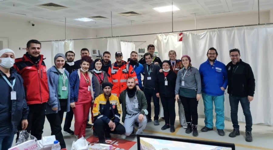 Bursa Uludağ Üniversitesi'den gönüllüler deprem bölgesinde