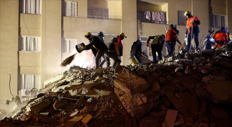 İskoçya'da Türk esnafın komşuları  depremzedelere yönelik yardım kampanyasına destek veriyor