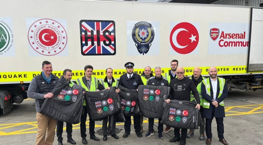 Arsenal'den deprem bölgesine 2 TIR yardım