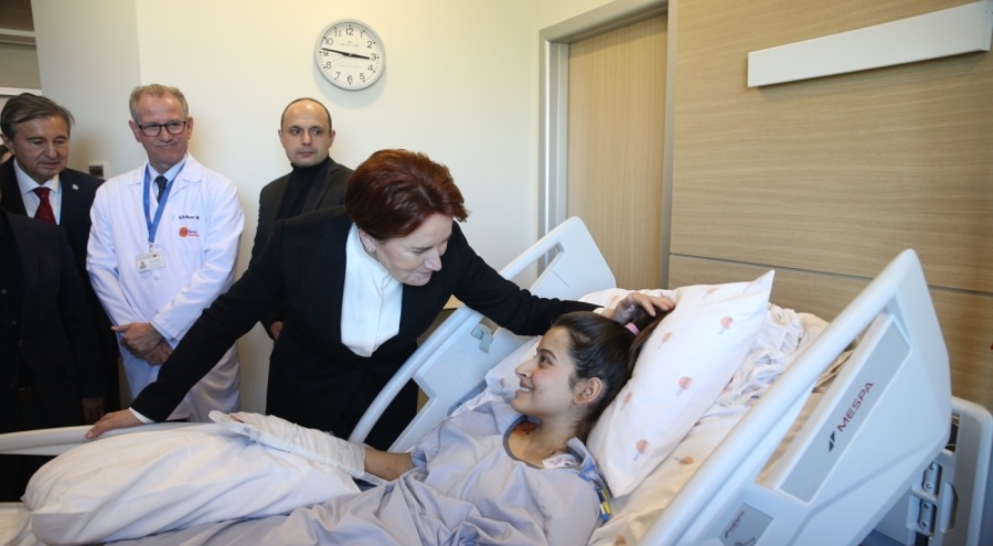 İYİ Parti lideri Akşener'den Adanalı depremzedelere ziyaret