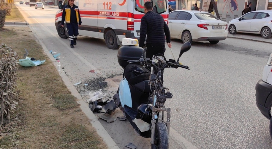 İnegöl'de motosiklet araca çarptı