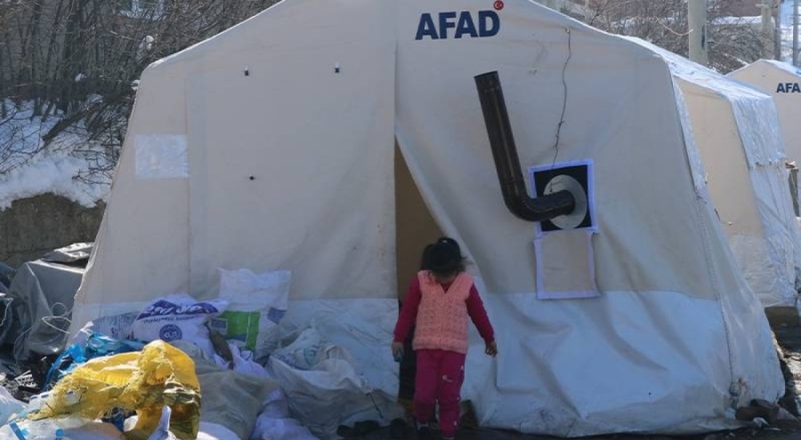 Depremzede çocuklarla ilgili uyarı: Sizinle birlikte yasını yaşamasına izin verin