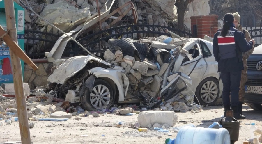 Enkaz altında kalan araçlar ne olacak?