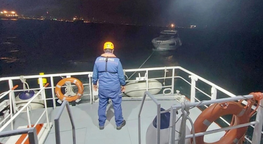 Sürüklenen teknedeki 2 kişi kurtarıldı