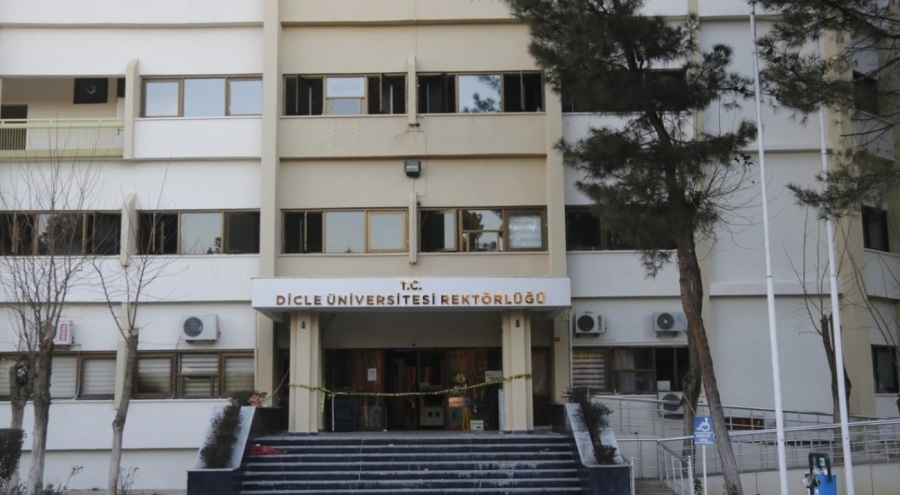 Dicle Üniversitesi'nin rektörlük binası boşaltıldı