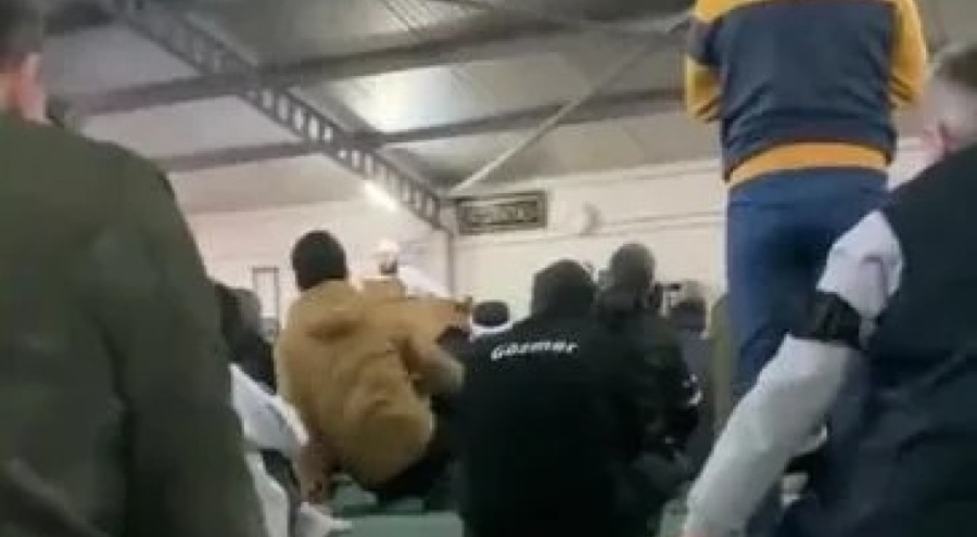 Oğuzhan Uğur'dan kendisine "500 bin liralık adamsınız" diyen imama cevap