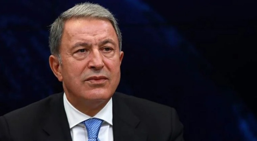 Bakan Akar'dan "depremden sonra asker kışladan geç çıkarıldı" iddiasına yanıt