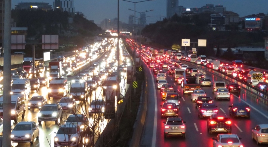 İstanbul'da trafik yoğunluğu yüzde 72'ye ulaştı