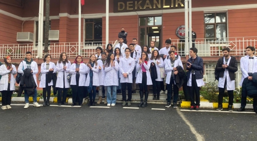 Cerrahpaşa'da uzaktan eğitim kararına protesto