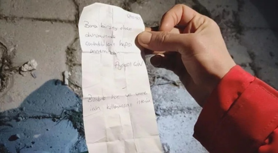 Hatay'da enkaz altından not çıktı: Bana bir şey olması durumunda çantadakilerin hepsi annemindir