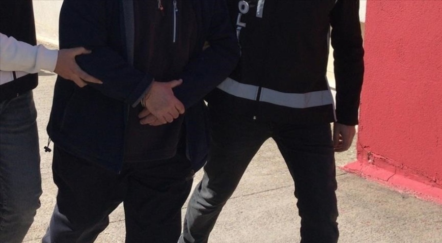 Malatya'da bir sitenin depremde yıkılmasına ilişkin 3 kişi yakalandı