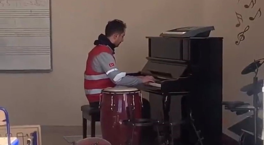 Hatay'da enkazların arasından yükselen piyano sesleri 'Piyanist' filmini anımsattı