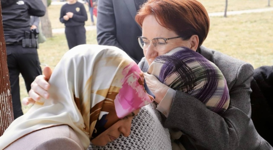 İYİ Parti lideri Akşener depremzedeleri ziyaret etti