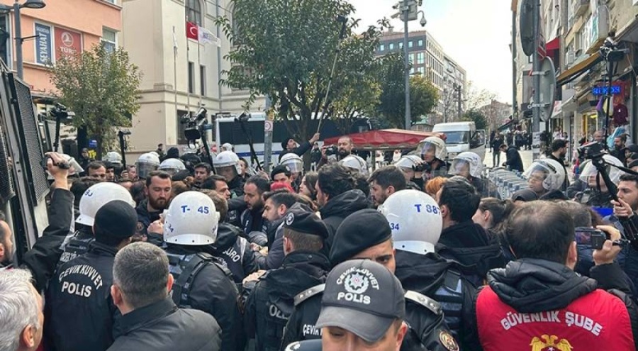 Üniversite öğrencilerinin 'uzaktan eğitim' protestosuna polis müdahalesi