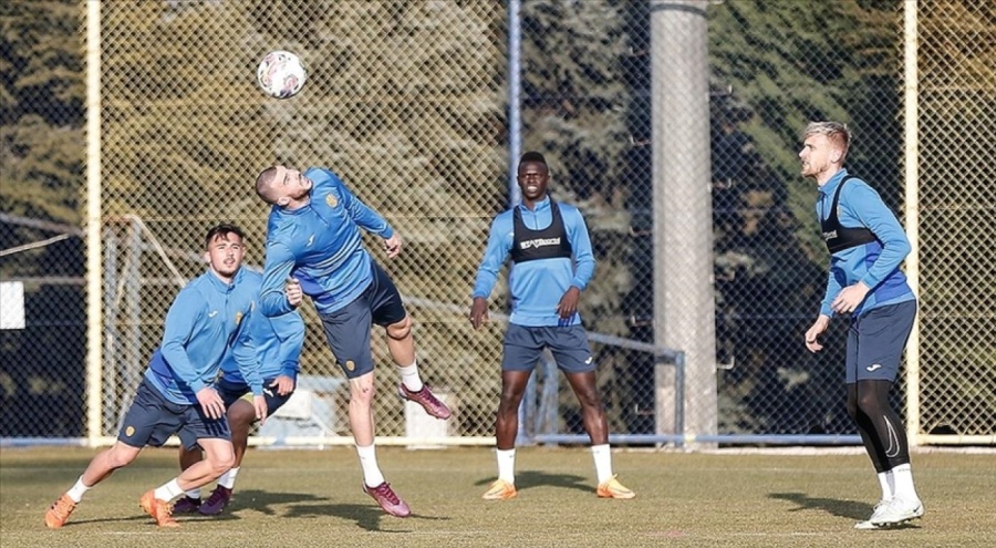 MKE Ankaragücü'nde teknik direktörlük görevi Sedat Ağçay'a verildi