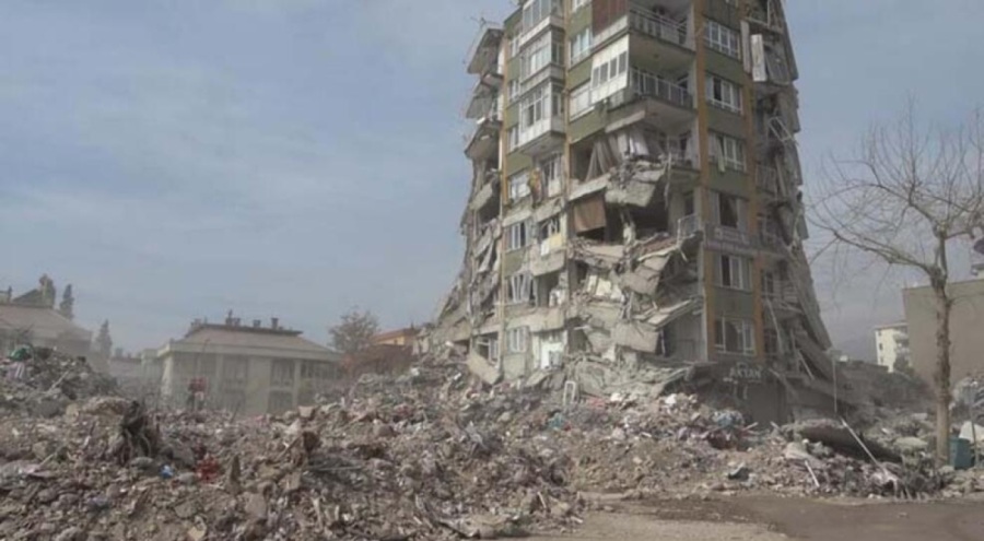 Uzmanlar enkaz kaldırma sırasında çıkan toz için uyarıyor