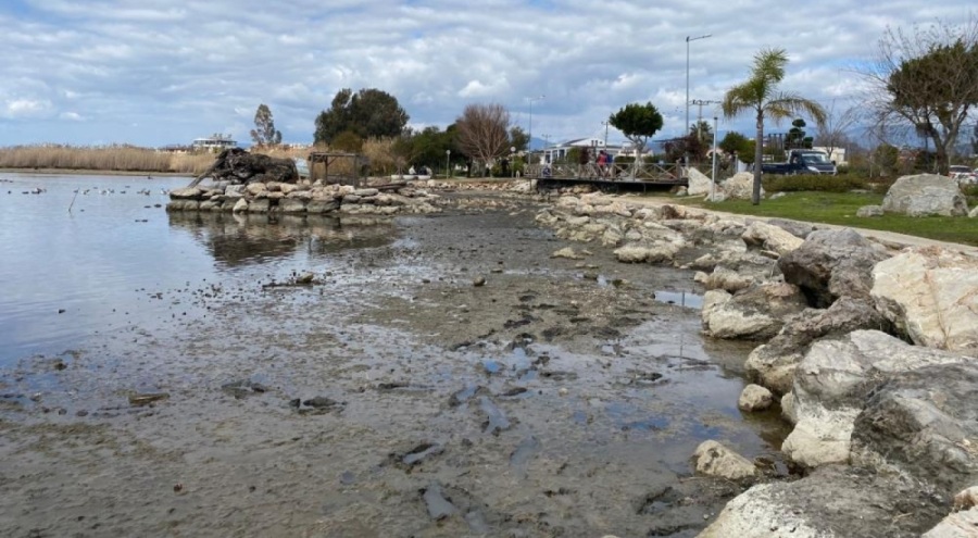 Fethiye'de deniz 10 metre çekildi