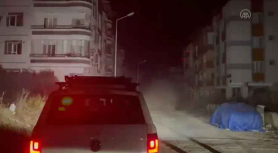 Lütfü Savaş: Enkaz altında kalanlar var