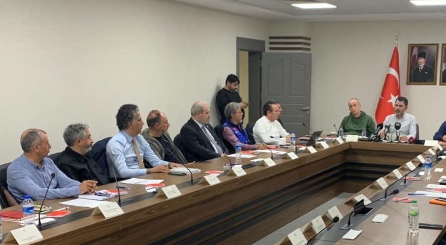 Bakan Kurum: 10 binadan biri ya yıkık ya yıkılacak durumda