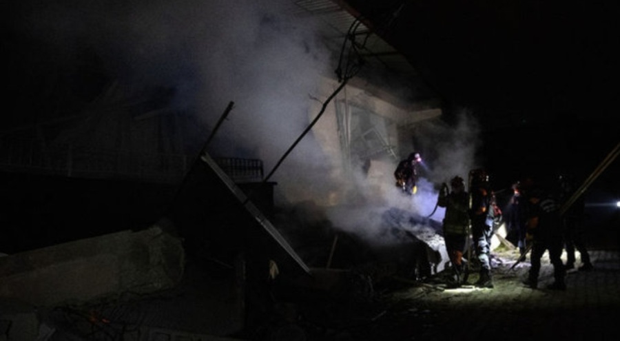 Hatay'da çöken binada yangın çıktı