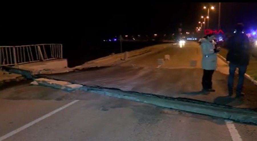Antakya'daki yol üzerinde çökme yaşandı