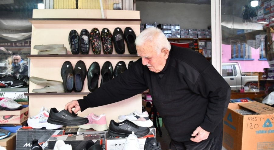 Bursa İznik'te yarım asırdır ayakkabıcılık yapıyor