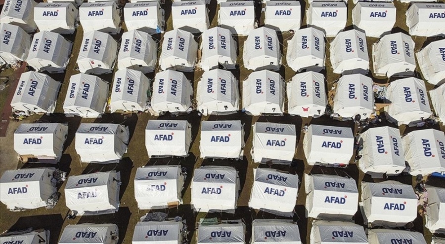 AFAD deprem bölgesinde 300 bin 809 çadır kurdu