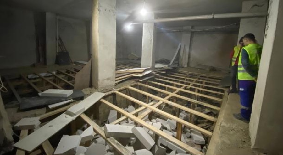 Binanın zemininden 1,5 metrelik kaçak kat indi