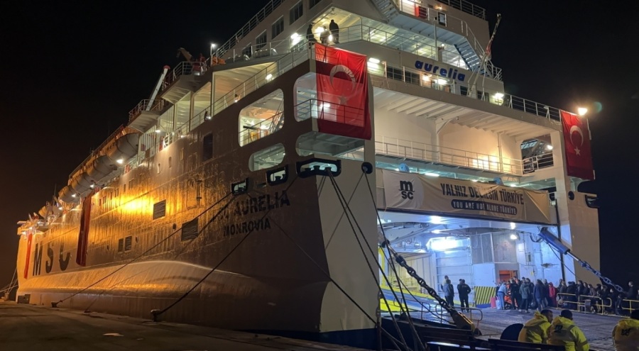 2 bin kişilik gemi, depremzedeleri kabul etmeye başladı