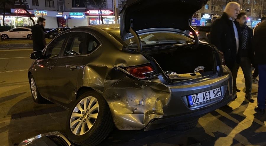 Alkollü sürücü drift atarken kaza yaptı