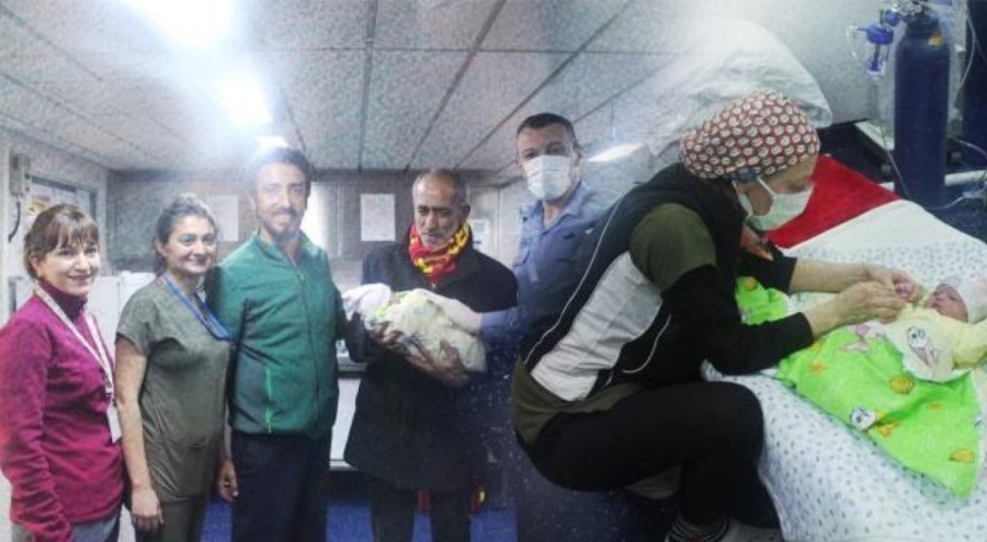 Hastaneye çevrilen TCG Bayraktar'da ikinci bebek dünyaya geldi