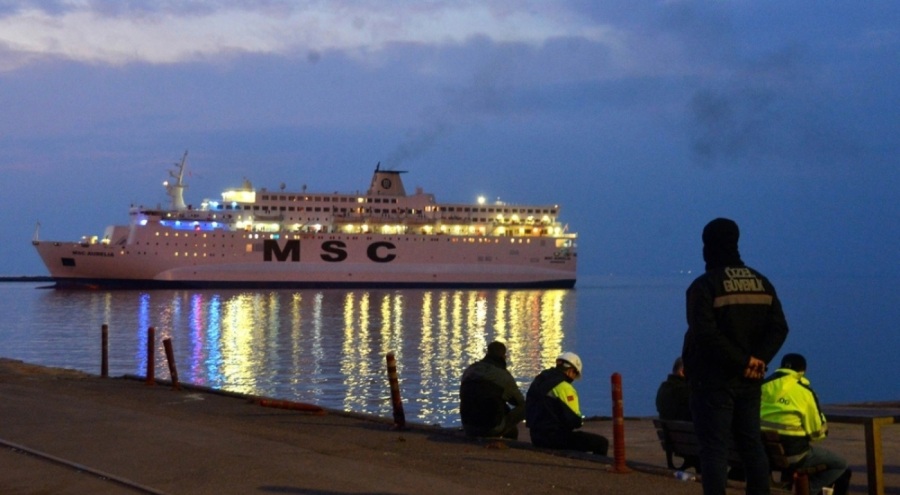 İskenderun'da depremzedeler için 906 yatak kapasiteli gemi